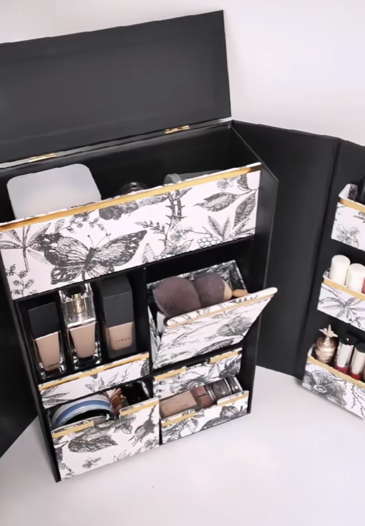 Unboxing, မဖြုန်းတီးပါနှင့်! ကျေးဇူးပြု. ထုပ်ပိုးပြီးသော box ကို 